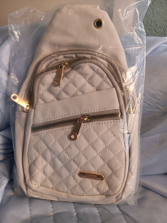 fashion jingpin creation Handbags - Quilted Cream Crossbody Sling Bag with Gold Accents
